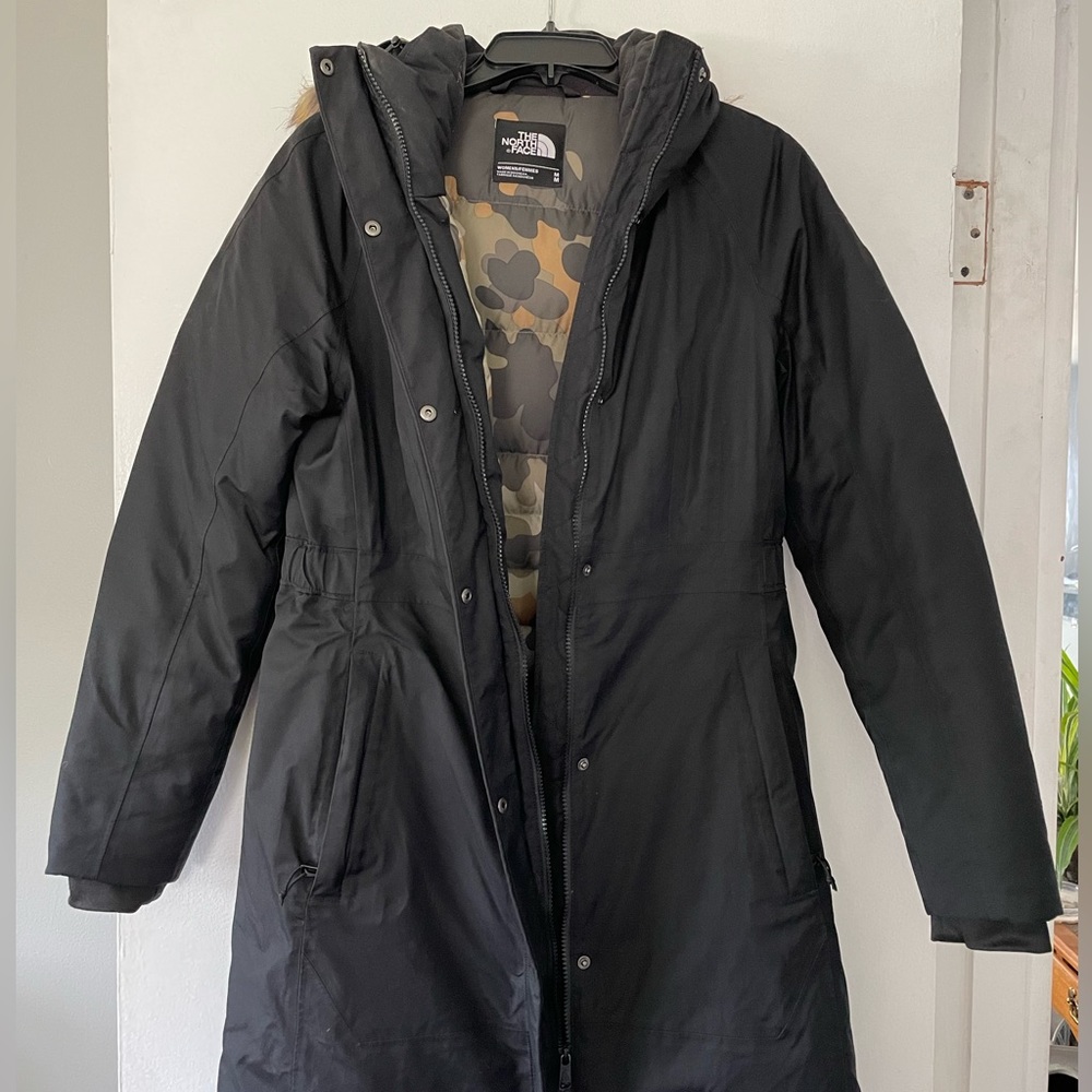 Women's heavy winter Coat Northface Size M Black/Camo